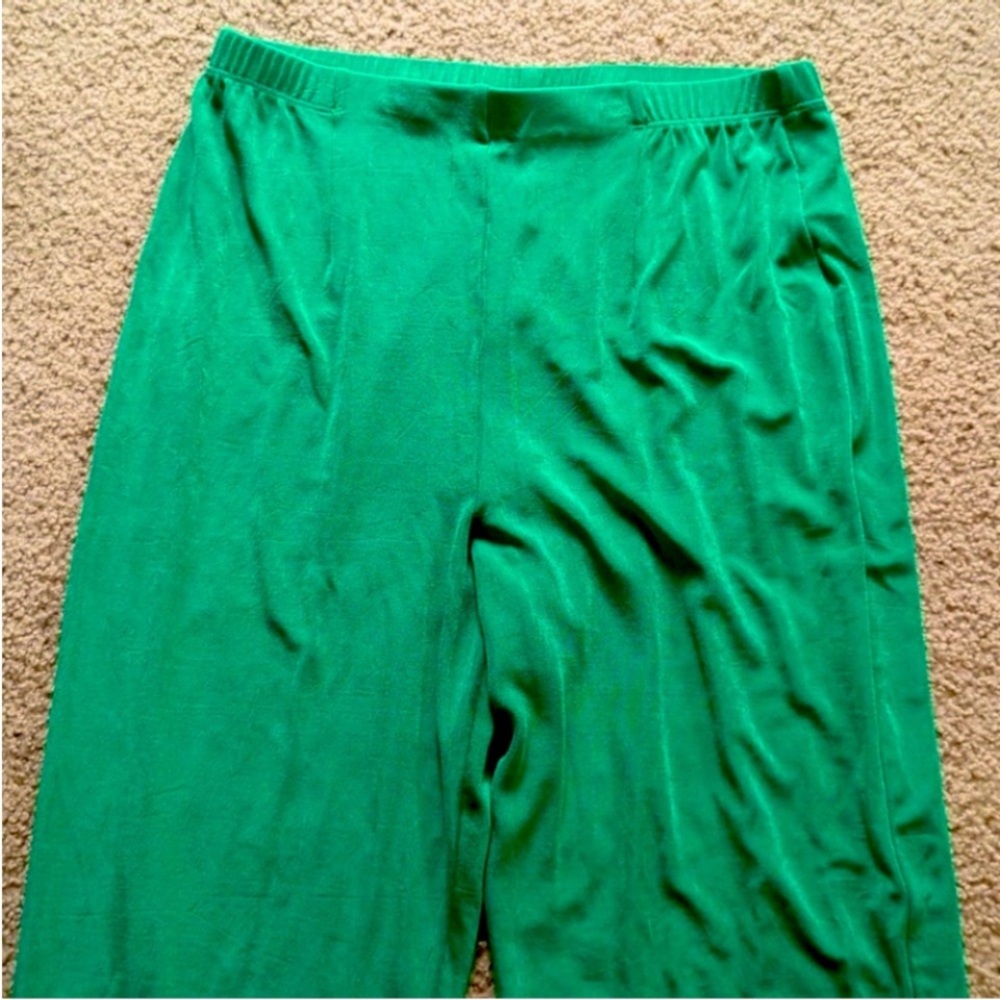 Travelers Green Pants Size Medium St. Patrick’s Day Kelly Green Wrinkle Reistant - Picture 12 of 13